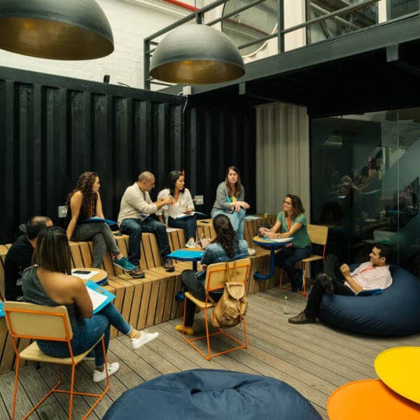 Sala creativa en NOI Coworking Medellín