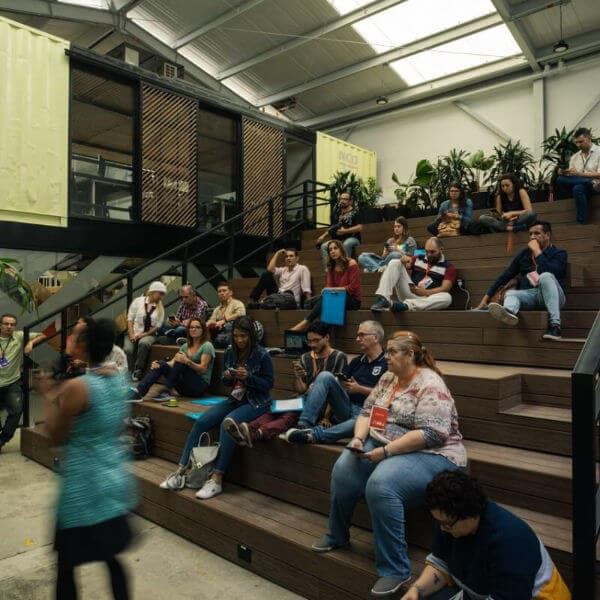 Teatro al aire libre en NOI Coworking Medellín